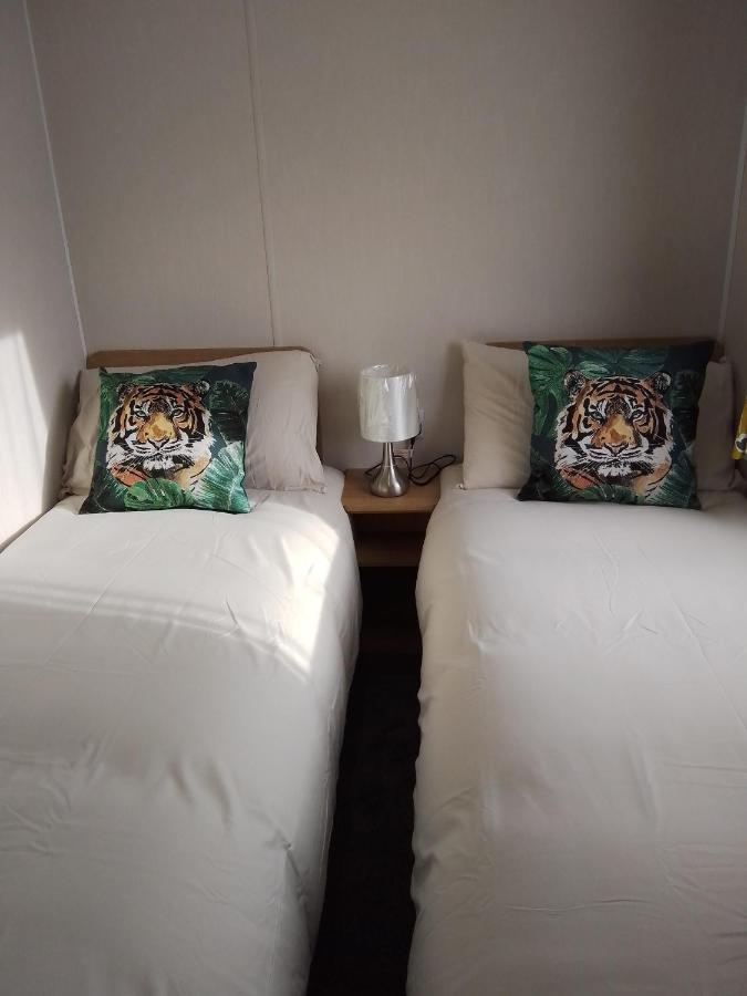 3 Bed ,Sleeps 8 Caravan California Cliffs Holiday Park Scratby Kültér fotó