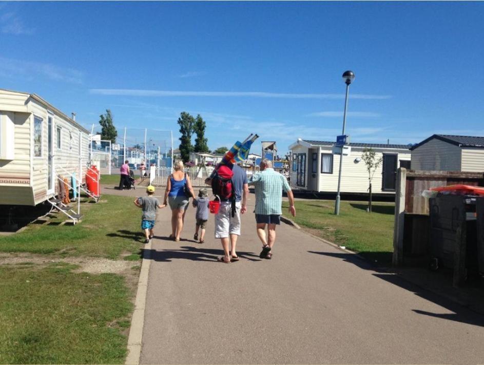 3 Bed ,Sleeps 8 Caravan California Cliffs Holiday Park Scratby Kültér fotó